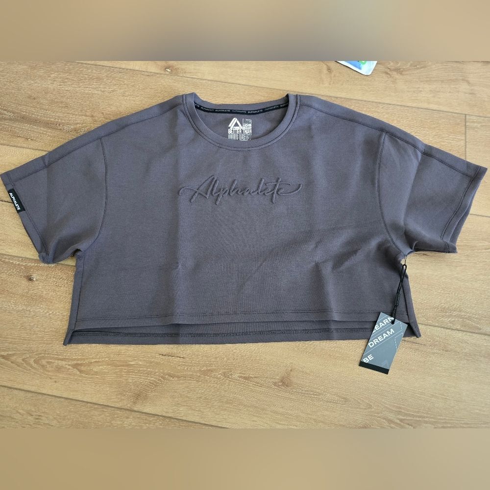 Nwt Alphalete womens elmts short sleeve crop pullover charcoal